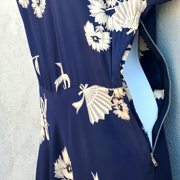 1930s Navy Floral Fan Dress Size 8 Draped Neckline Batwing Sleeve Vintage Rayon - Picture 6 of 13